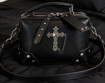 Bolso de mano gótico con cruz, bandolera de piel sintética negra, bolso estilo punk grunge Y2K con mensaje oscuro para el día a día.