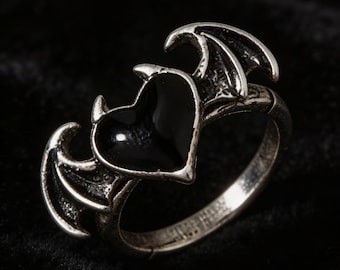 Collar gótico con corazón y alas de murciélago, joyería de estética oscura, colgante punk vampírico, accesorio grunge gótico, regalo de moda alternativa para ella.