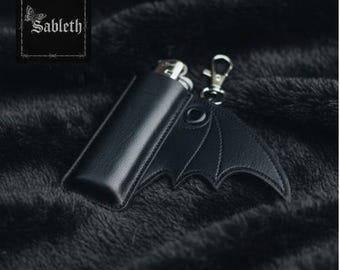 Estuche para encendedor con alas de murciélago góticas, llavero de cuero estilo punk, minibolsito, soporte para lápiz labial, dije y llavero.