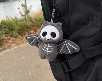 Skelett Fledermaus Plüsch Schlüsselanhänger, süßer Gothic Rucksack Anhänger, gruselige Plüsch Puppe Taschen Anhänger