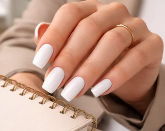 17mm Short Square Press On Milky White Minimal Nails Everyday Clean Look Short Square False Reusable Glue On Nails