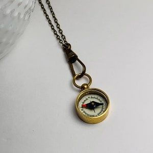 XILAZAB Compass Necklace Magnifying Glass Necklace with Mini Compass  Monocle Elderly Care Accessory Kids Hiking Necklace : : Sports &  Outdoors