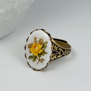 Vintage Yellow Rose Cameo Adjustable Ring