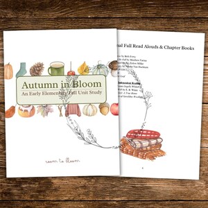 Könnte beinhalten: Zwei offene Bücher auf einer Holzoberfläche. Der linke Buchumschlag lautet "Autumn in Bloom: An Early Elementary Fall Unit Study" mit herbstlichen Illustrationen. Die rechte Seite listet "Fall Read Alouds & Chapter Books" auf.