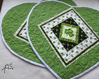 LOVE Letters Heart Shaped Placemats - Shamrocks Small Quilt Pair