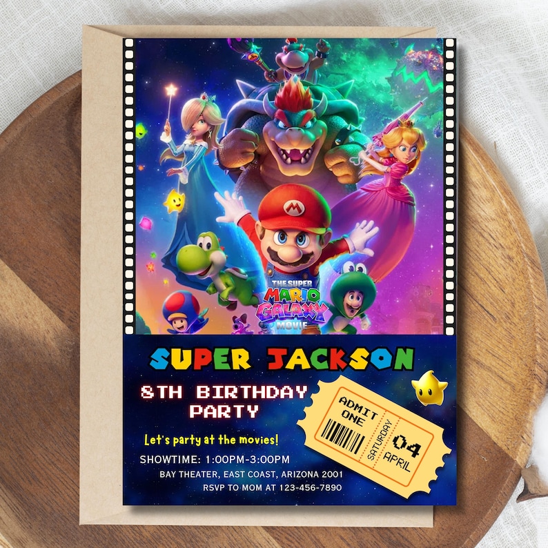 Puede incluir: Una colorida invitaci&oacute;n de cumplea&ntilde;os con personajes de "The Super Mario Galaxy Movie". La invitaci&oacute;n incluye el texto "SUPER JACKSON 8TH BIRTHDAY PARTY" y un gr&aacute;fico de boleto de cine. El horario es de 13:00 a 15:00.