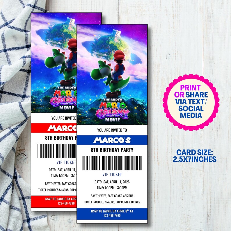 Puede incluir: Dos entradas rectangulares para una fiesta de cumplea&ntilde;os con Mario y Yoshi de la pel&iacute;cula Super Mario Galaxy. Las entradas tienen un borde azul y rojo, un c&oacute;digo de barras y el texto "Est&aacute;s invitado a la fiesta de cumplea&ntilde;os n&uacute;mero 8 de Marco". El tama&ntilde;o de la tarjeta es de 6,35 cm x 17,78 cm.