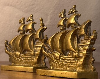 Vintage messing scheepsboekensteunen | Boeksteunen nautische clipper, studiedecor kust