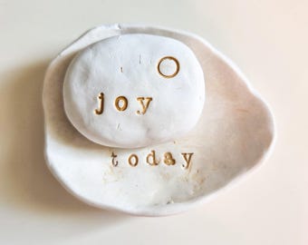 Handmade Choose Joy Gift Set with Joy Worry Stone, Keepsake Bowl & Reflection Card, Daily Encouragement Gift, Mindfulness Gift