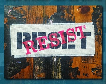 Handgefertigter, im Siebdruckverfahren bedruckter Aufnäher, zum Aufnähen und Aufbügeln, Resist Reset, Jeansjacken-Aufnäher, Canvas-Aufnäher mit offener Kante