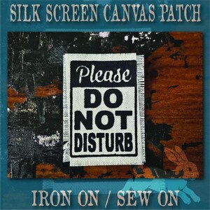Handgemaakte zeefdrukpatch, opnaai- en strijkbaar, 'Please Do Not Disturb', spijkerjaspatch, canvas patch met onafgewerkte rand