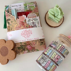 Blinddate met een boek, gezellige bloemenbundel, leesgrage cadeaus, romantiek