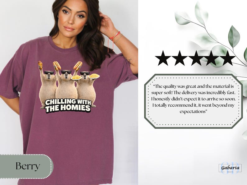 K&ouml;nnte beinhalten: Beerenfarbenes T-Shirt mit einer Grafik von drei Zeichentieren, die Sonnenbrillen tragen und Essen halten, mit dem Text "CHILLING WITH THE HOMIES". Das Shirt hat eine lockere Passform.