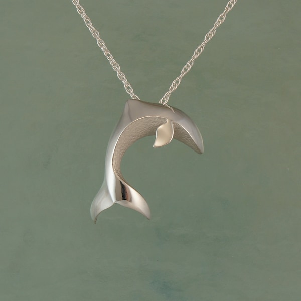 petit pendentif dauphin en argent avec chaîne