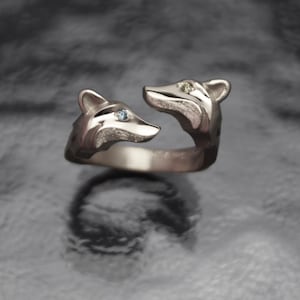 double fox ring.  silver  , diamond eyes