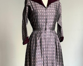 20 % OFF SALE // vintage 1950s front zip purple dress {s} 50s dressing gown