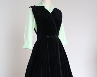 vintage 1950s black velvet jumper dress {xs}