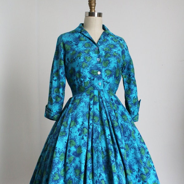 20% OFF SALE // vintage 1950s floral shirtwaist dress {xxs}