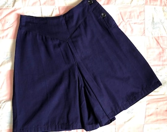 30 % OFF SALE // vintage 1950s gym shorts {s} 40s high waisted shorts