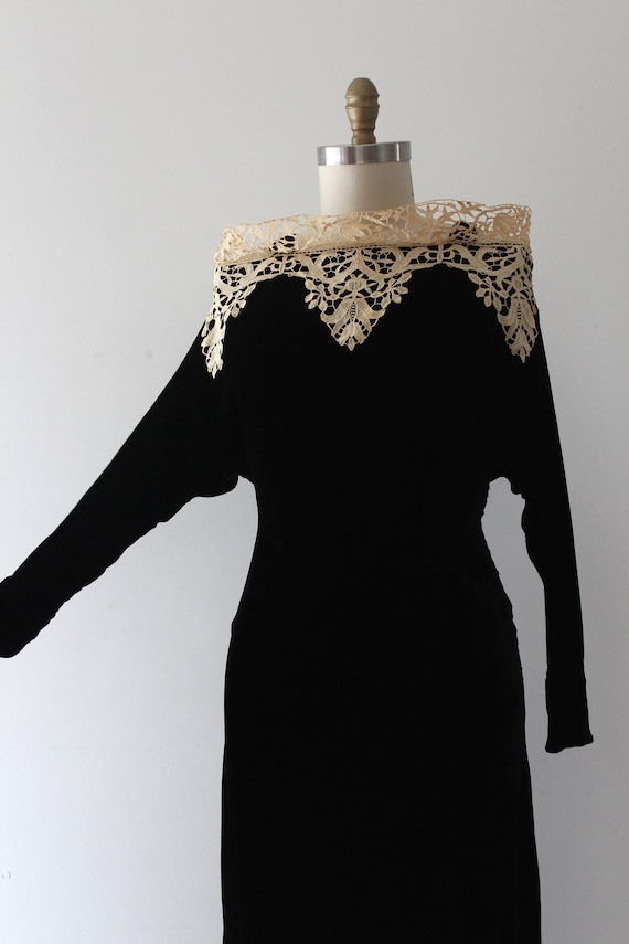 vintage 1930s black velvet evening gown