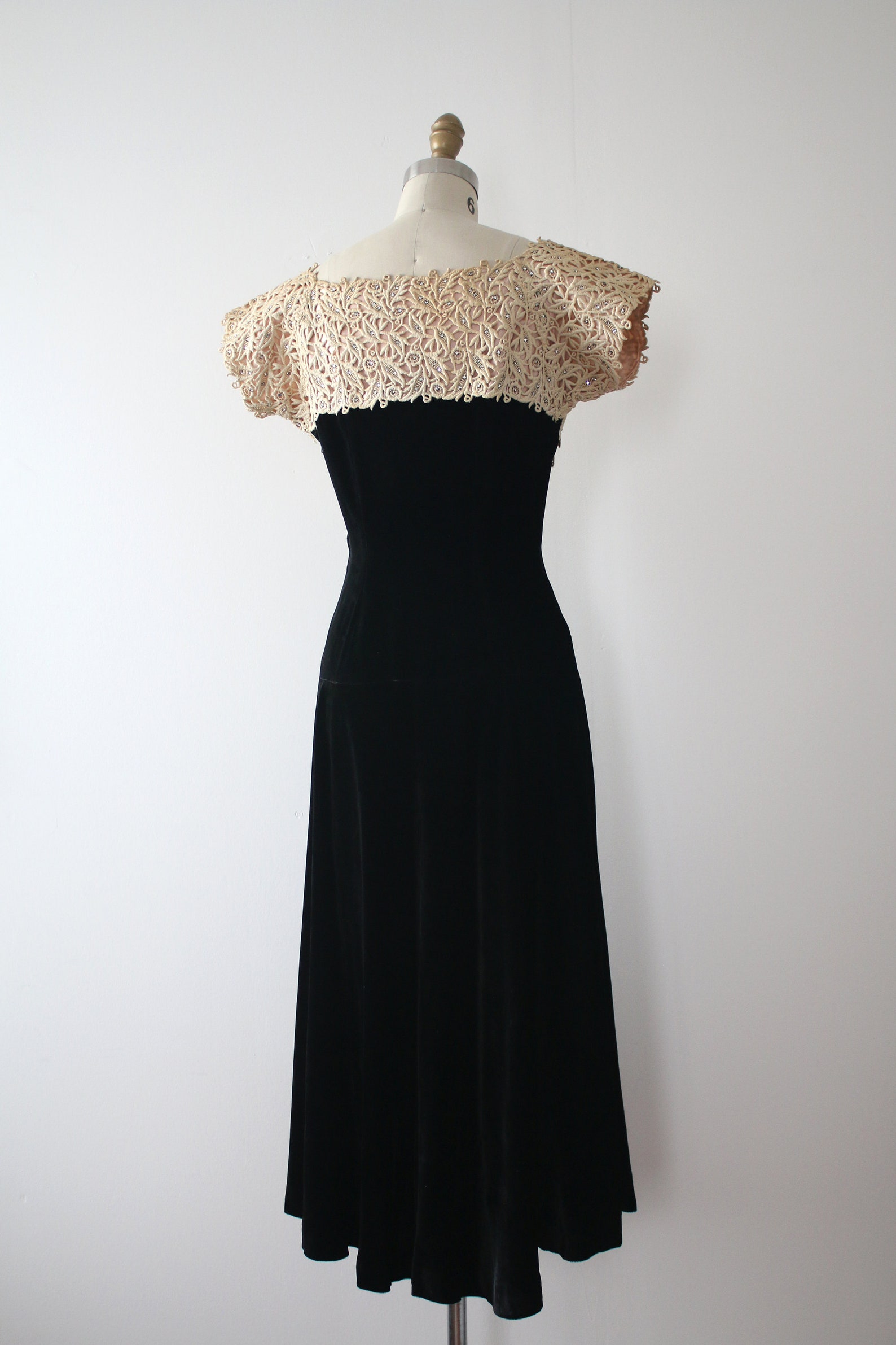 Vintage 1940s velvet & lace dress | Etsy
