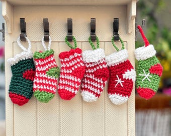 Miniature Crochet Christmas Stocking 1:12 Scale Dollhouse Accessories Festive Decor