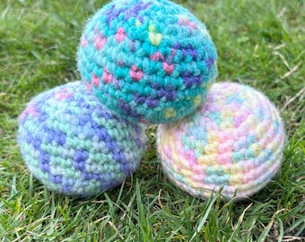 Bunt gehäkelter Hacky Sack 3er Set, handgemachtes Footbag Trio, Amigurumi Jonglierball, Garn sensorisches Spielzeug, weicher Strick Fußbeutel, Spaß Kinder Geschenk