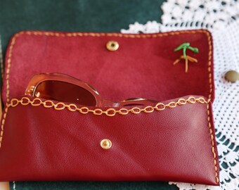 Estojo para óculos em couro costurado à mão com bordado, bolsa artesanal para óculos.