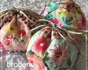 b ‘Está en la bolsa’ - ‘Queridas pequeñas Dillies’