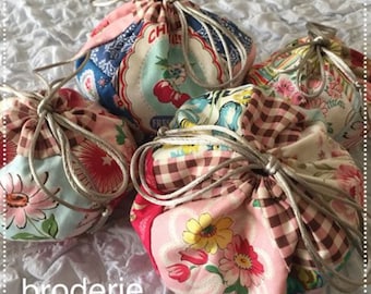 ab digital b está en la bolsa Archivo PDF de Dear Little Dillies