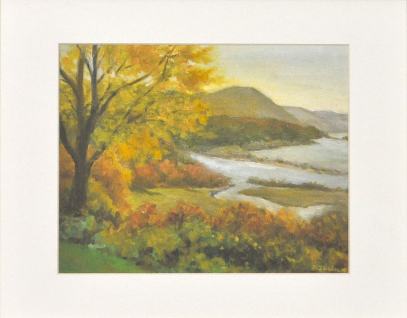 Puede incluir: Una pintura de un paisaje con un r&iacute;o serpenteando a trav&eacute;s de un valle. Los &aacute;rboles est&aacute;n en tonos de amarillo, naranja y rojo, lo que indica el oto&ntilde;o. El r&iacute;o es de un azul claro, y las colinas en el fondo son de un verde apagado.