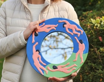 Handgeschilderde keramische dansende spiegel wanddecoratie | Artistieke ronde make-upspiegel voor slaapkamer, hal en woonkamer | Handgemaakte woonkunst