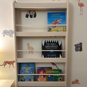 Montessori style wall mounted bookshelf for toddlers/tweens. Hand made , pine, maple or walnut. 4-5 shelves.