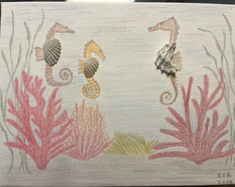 Caballitos de mar con conchas sobre lienzo