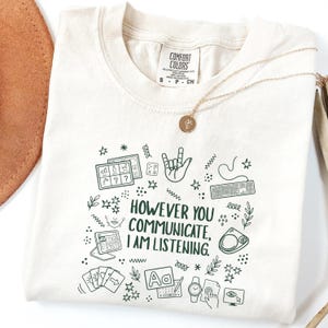 Camiseta "Como sea que te comuniques, te escucho" - Colores retro Comfort Regalo para logopedas y profesores de educación especial