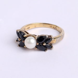 Vintage ring with Pearl and sapphires stones