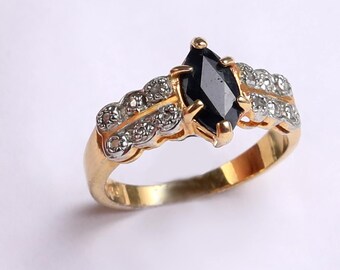 One of a kind ring with Sapphire stone