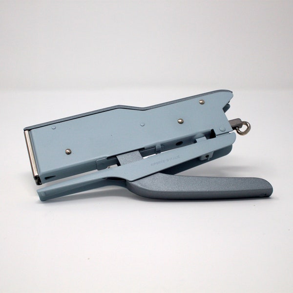 Zenith 548-E-AZ Stapling Plier (Pastel Pale Blue)