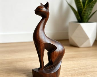 Scultura astratta in legno a forma di gatto, ideale per decorare mensole moderne e come regalo per gli amanti dei gatti.