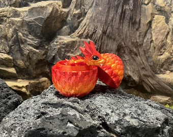 Handgeschilderde kristallen draak in ei – 3D-geprint fantasiefiguurtje cadeau