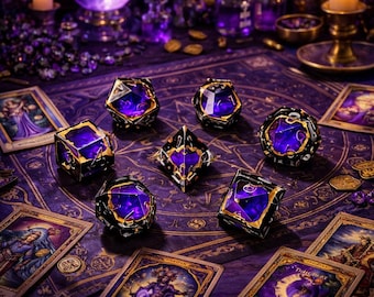 Juego de dados poliédricos premium: 7 dados para juegos de rol, núcleo de resina morada con detalles en negro y dorado.
