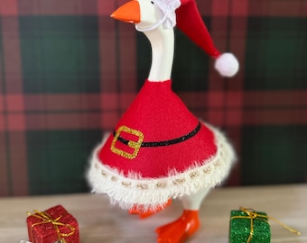 Santa Goose Outfit – Christmas Decor for 6-8 Inch Geese
