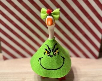 Festive “Merry Mischief” Goose Outfit – Fits 6-8” Desk Geese