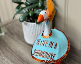 Life of a Showgoose Desk Goose Outfit