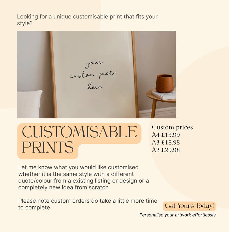 Puede incluir: Impresi&oacute;n enmarcada con el texto "your custom quote here". La imagen tambi&eacute;n incluye el texto "CUSTOMISABLE PRINTS" y "Get Yours Today!". La impresi&oacute;n se muestra con una peque&ntilde;a mesa y un jarr&oacute;n decorativo.