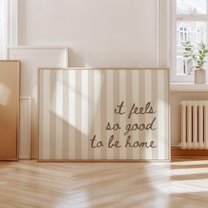 It Feels So Good To Be Home, Horizontal Print , Neutral Beige Stripe, Daily affirmations, Trendy Aesthetic Wall Art, Minimalist Livingroom