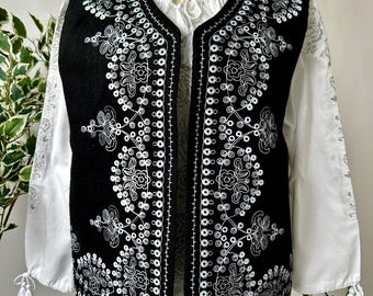 Frau Folk Weste, reiche Stickerei Weste, traditionelle Weste, große Größe Folk Weste, Stickerei Lady Weste, Frau Geschenk, Mutter Geschenk