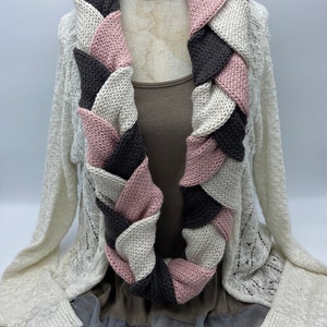 Loopschal, Rosa Schal, Rindsschal, Mehrfarbiger Schal, Handgestrickter Schal, Infinity Schal, Strickschal, Geflochtener Schal, Loopschal, Schal