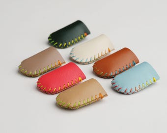 Dedal de cuero hecho a mano con costuras de arcoíris / Protector de dedos Sashiko de cuero italiano suave / Herramienta de acolchado de fácil adaptación / Ajuste personalizado