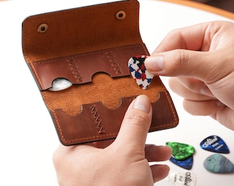 Estuche de cuero personalizado para púas de guitarra, con 6 ranuras, de grano completo y piel Crazy Horse, regalo personalizado para guitarristas, padrinos de boda y el Día del Padre.